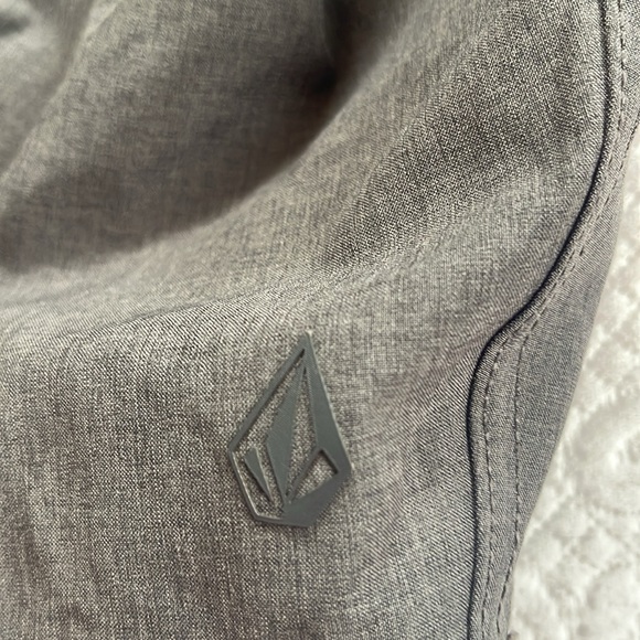 Volcom Surf & Turf 4-way Stretch Gray Shorts Size 42 - Picture 7 of 8